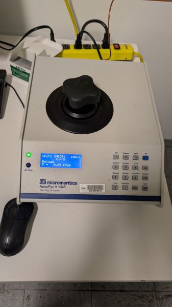 File:Gas Pycnometer.jpg
